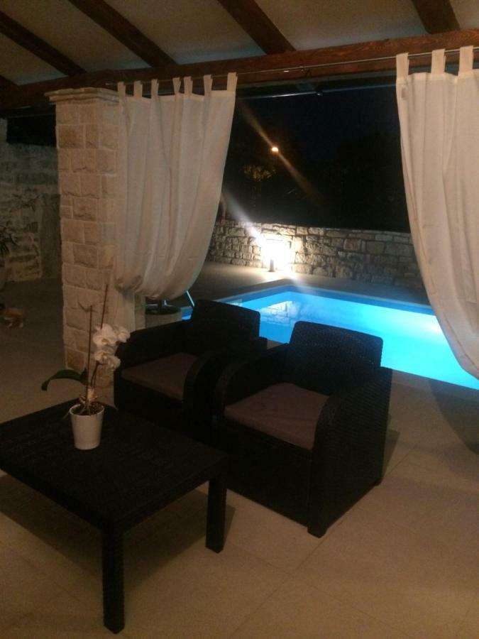 Lory Villa Sveti Lovreč Pazenatički Kültér fotó